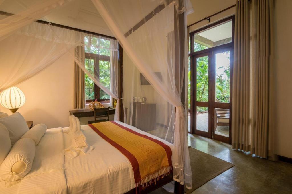 โรมัน เลค อายุรเวทา บูทิก รีสอร์ต Hotel อาฮังกัลลา ภายนอก รูปภาพ